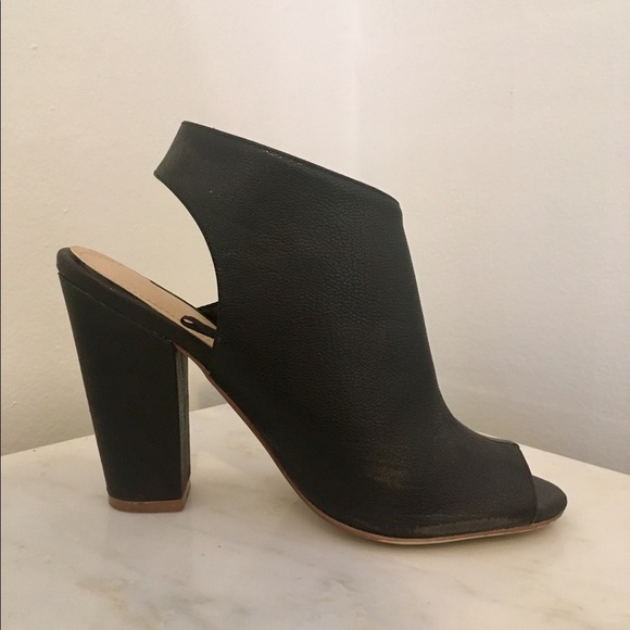 Peep-toe heels - Picture 2 of 4